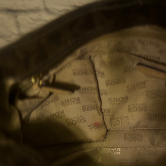 Michael Kors Fulton Messenger - Picture 3 of 16